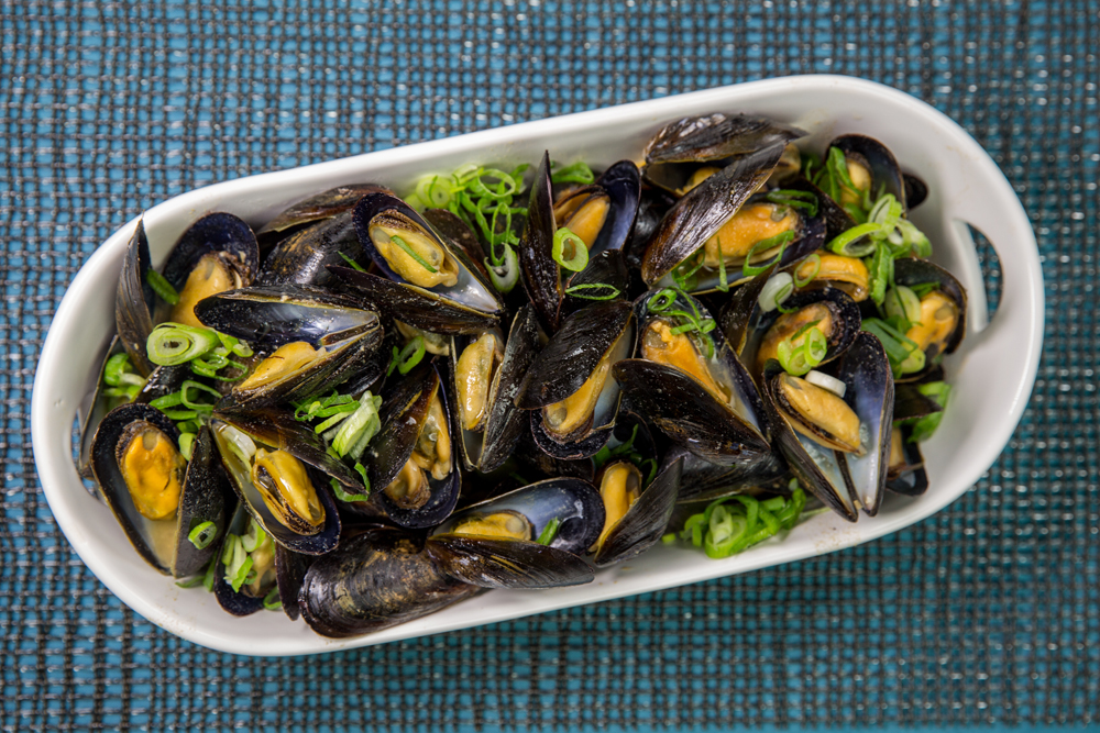 Asian-Inspired Peanut Sauce Mussels