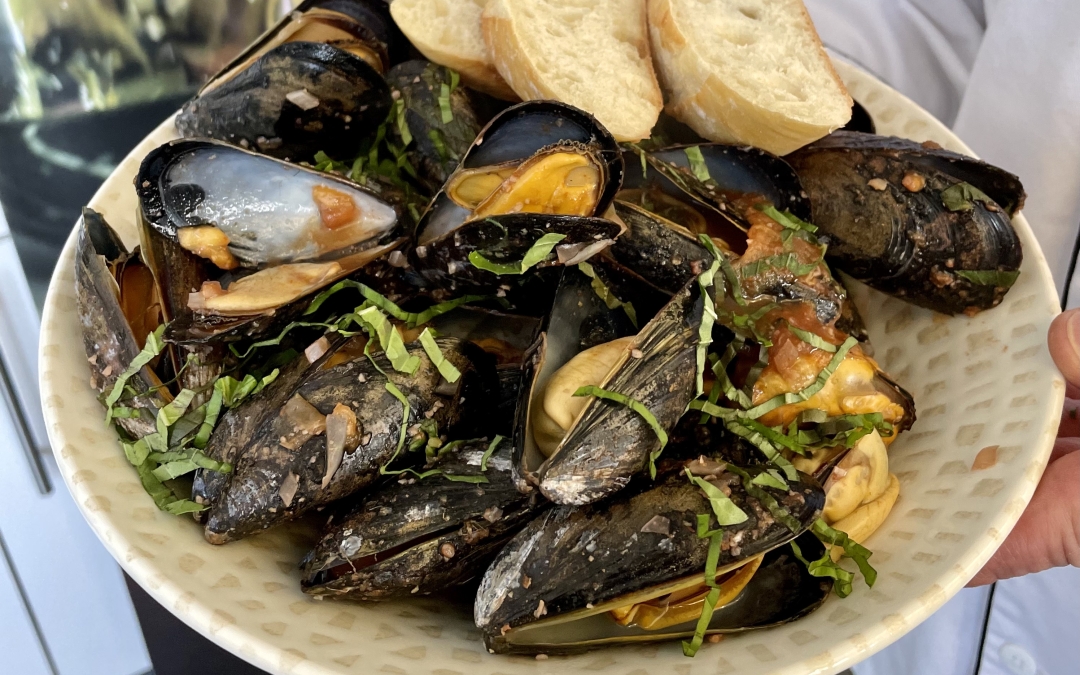 Tomato Basil and Red Wine Mussels￼