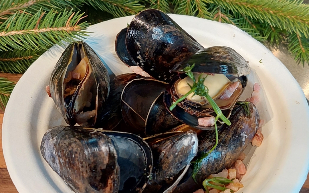 PEI Blue Mussels Cooked Over Wild Island Pine￼