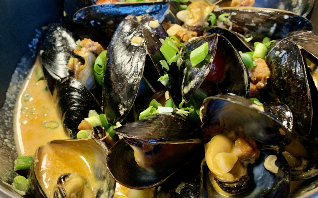 PEI Mussels in a Creamy Tomato & Chorizo Sauce￼