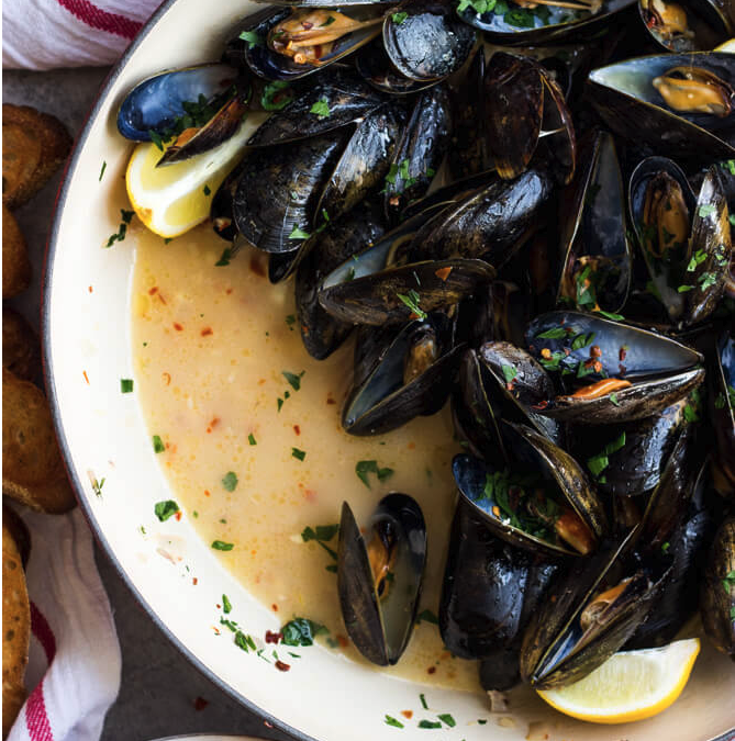 Classic Mussels with Garlic & Parsley